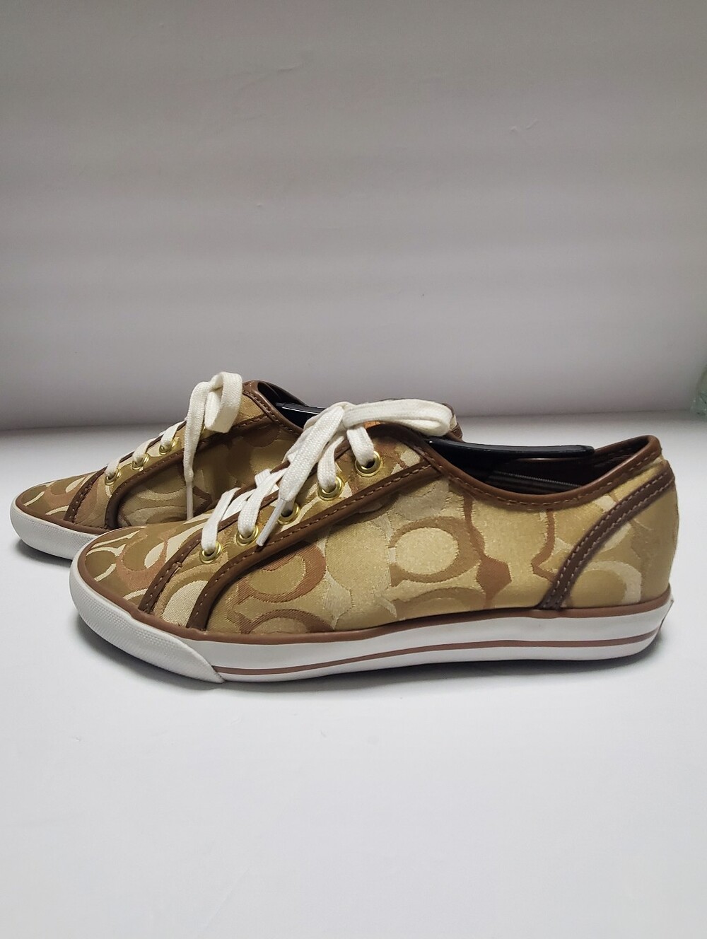 Coach "Dee" Signature Low-Top Sneakers Women's Size 8